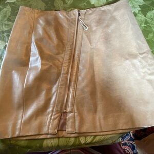 Tinsel Denim Couture faux leather skirt. Zipper front w/ fringe pull. Taupe mini